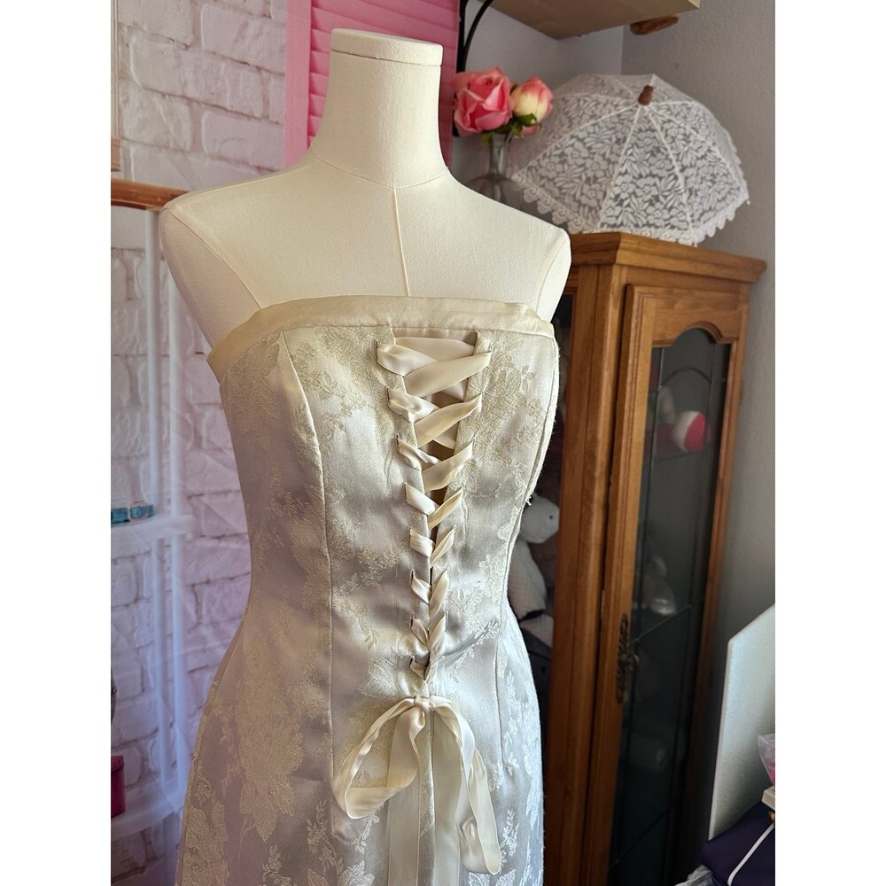 Vintage Ivory Floral Brocade Bridal Gown Strapless Lace-Up Wedding Dress - Picture 4 of 10